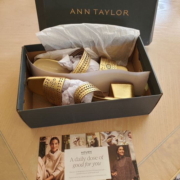 Anne Taylor Gold Leather Sandals size 9.5 - Picture 1 of 7